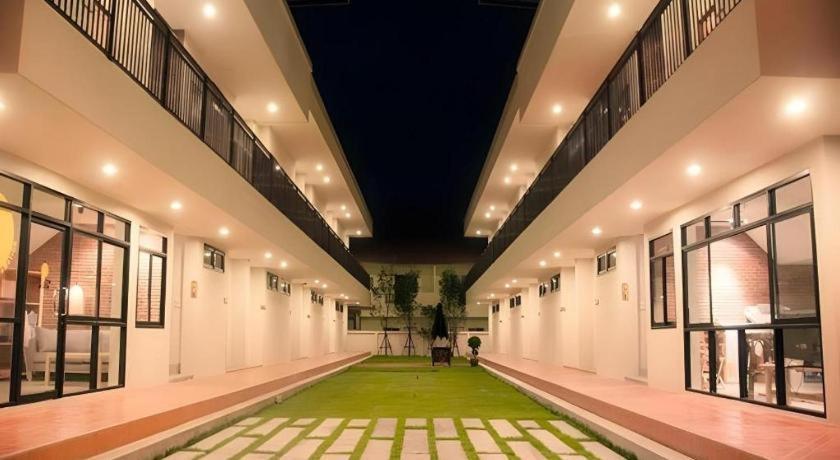 Yellow Moon Hotel Pattaja Kültér fotó